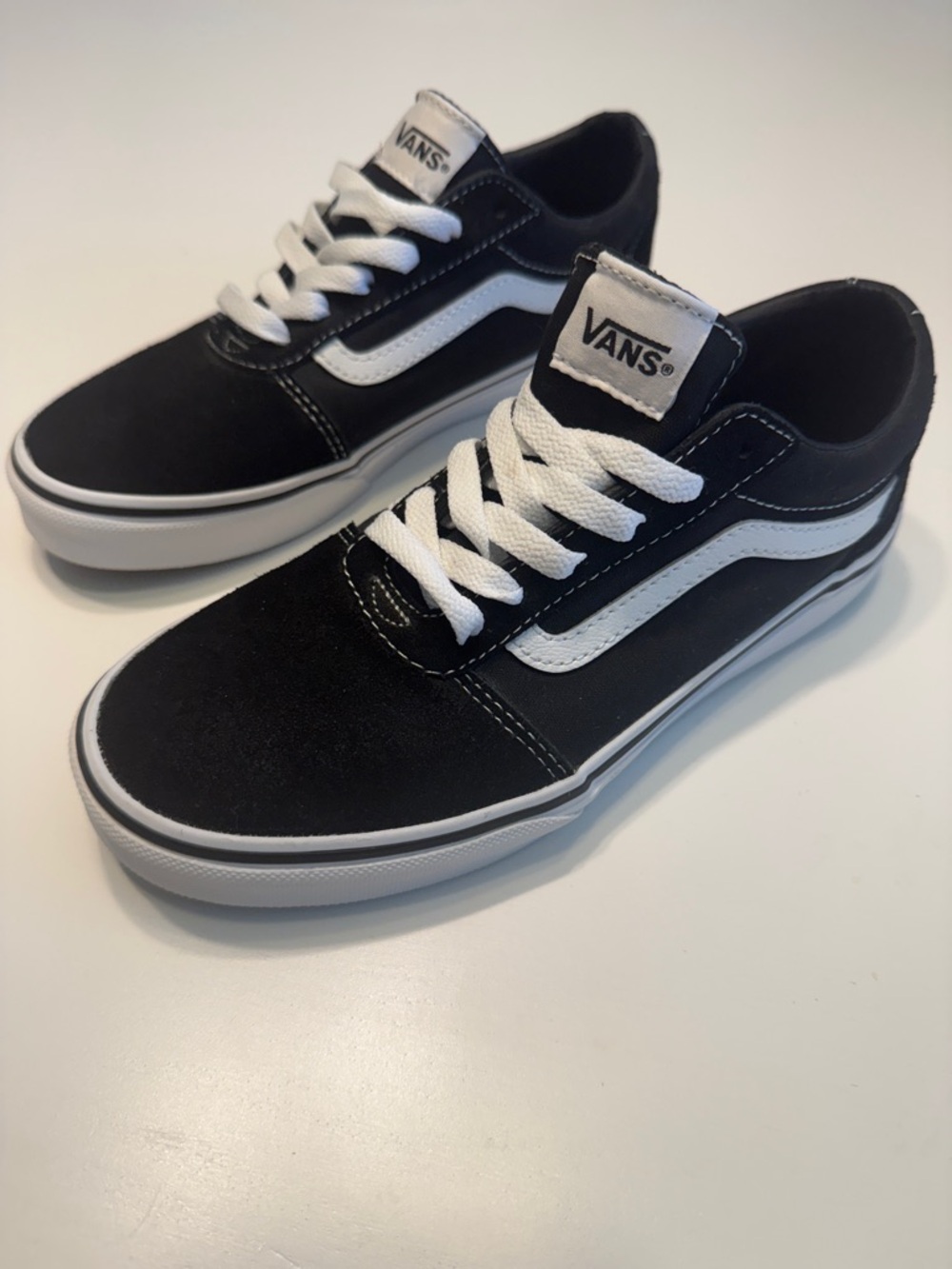 Vans Black and White Classic Old Skool Skate Shoes NWOB Sz 5 youth
